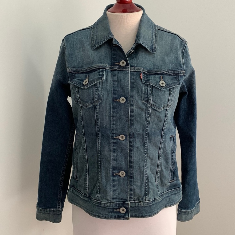 Levi’s Women’s Red Label Size M Jean Jacket